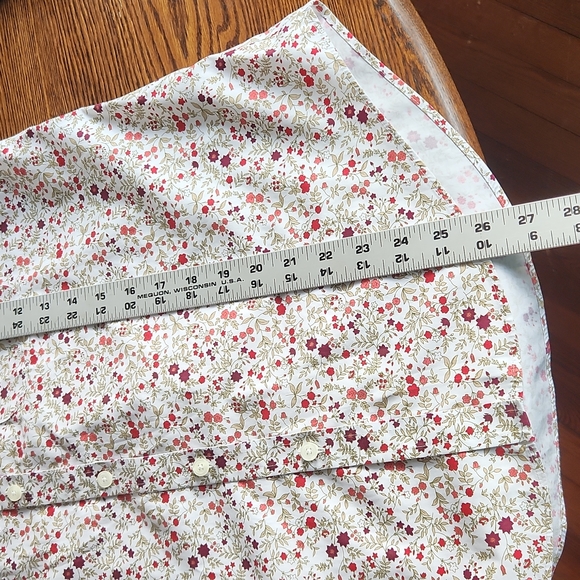 L.L Bean 🌸 wrinkle resistant button down - Picture 11 of 11